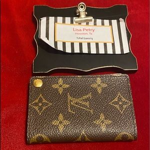 ♥️SOLD♥️ Authentic LV Unisex card holder monogram